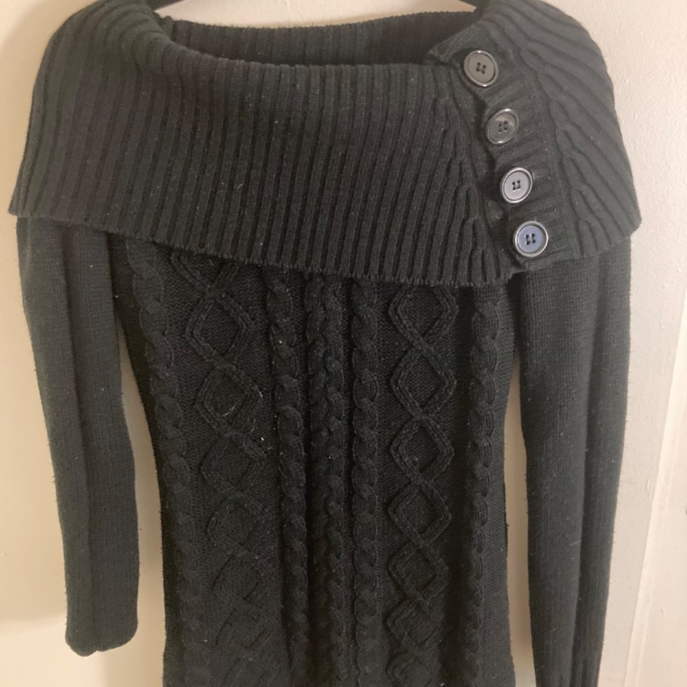 Majora Off-the-shoulder Sweaters